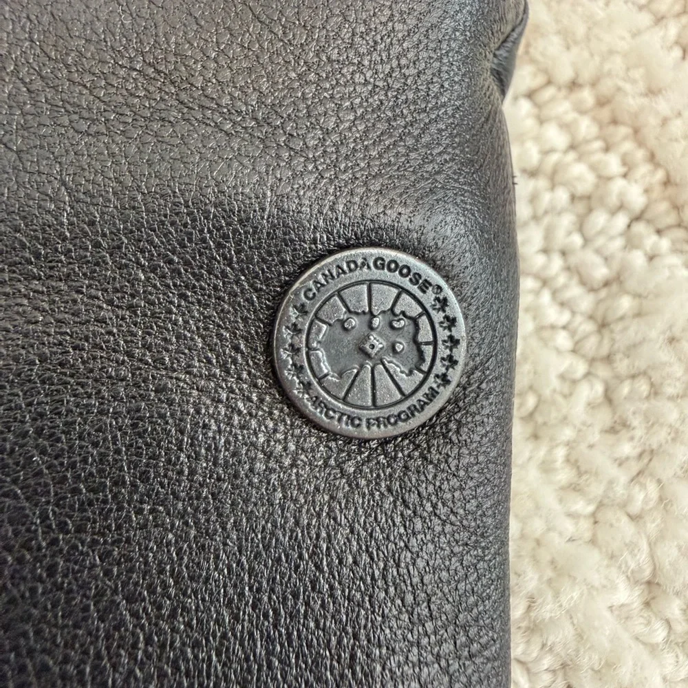 Canada Goose Leather Gloves 6013L $195 women’s small